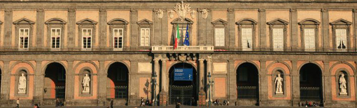 Napoli, particolare del palazzo reale